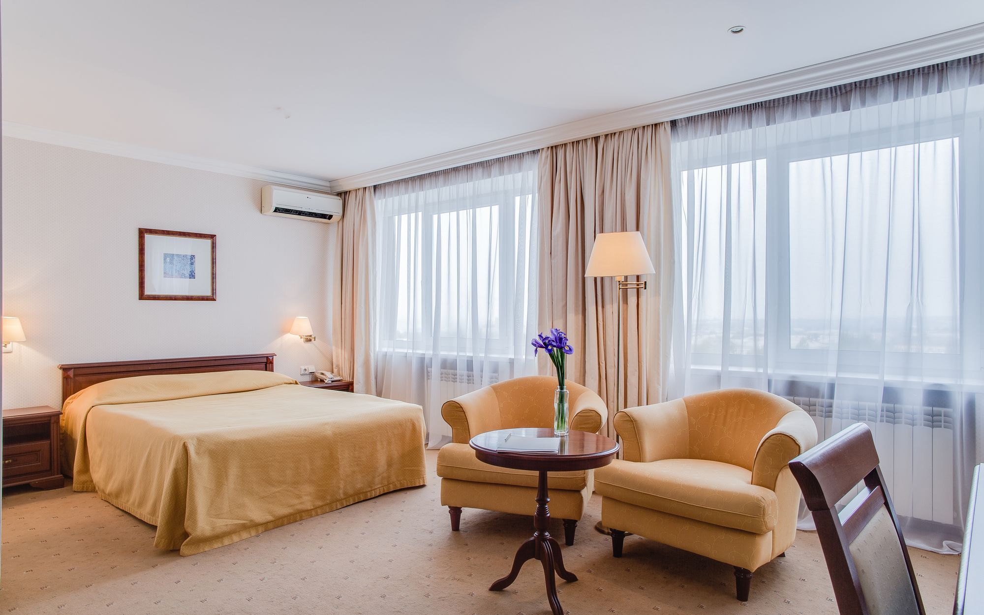 Intourist Hotel Zaporizhia Exterior foto